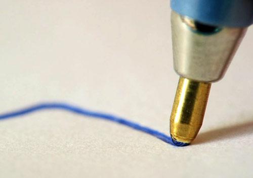 Il metodo più facile per rimuovere i segni di biro dai tessuti. ECCOLO.