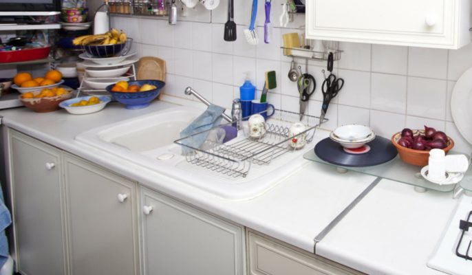 Come pulire il piano cucina in laminato macchiato
