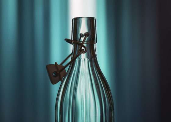 disinfettare bottiglie di vetro per l'acqua