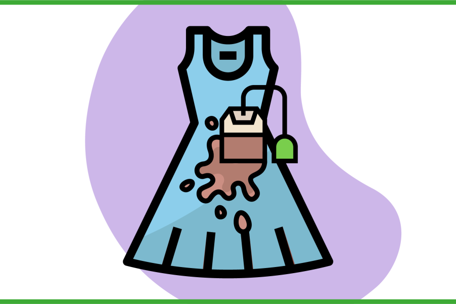 Immagine di un abito in seta macchiato con una bustina di tè