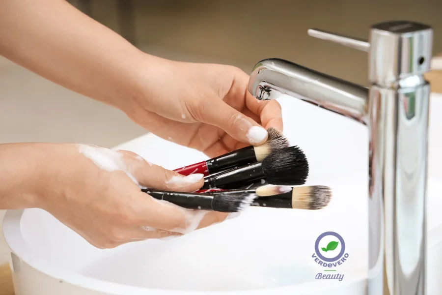 come lavare i pennelli da trucco